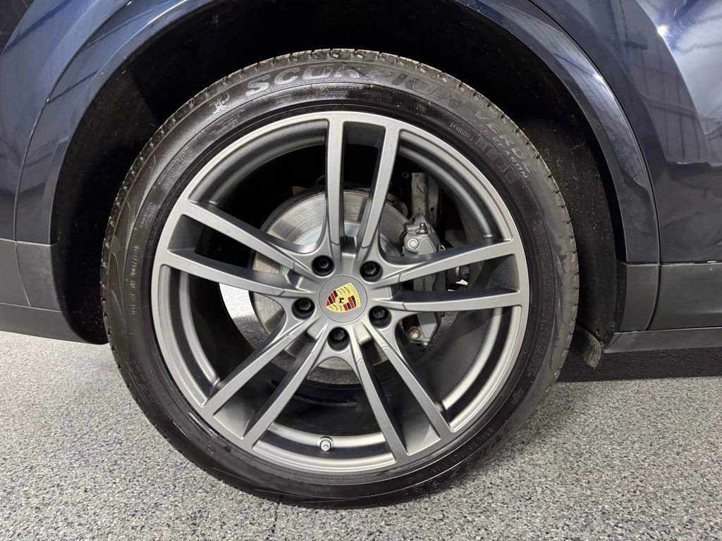 Used 2022 Porsche Cayenne S AWD/4WD image 9