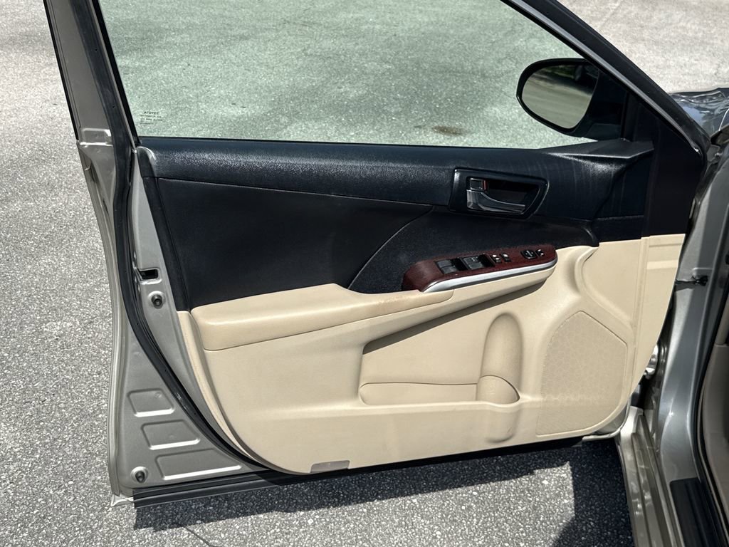 Used 2014 Toyota Camry XLE image 14