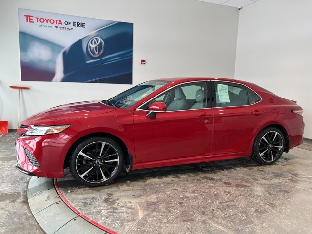 Used 2019 Toyota Camry XSE image 3