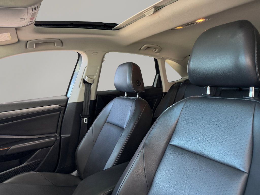 Used 2019 Volkswagen Jetta SEL w/ Cold Weather Package FWD image 9