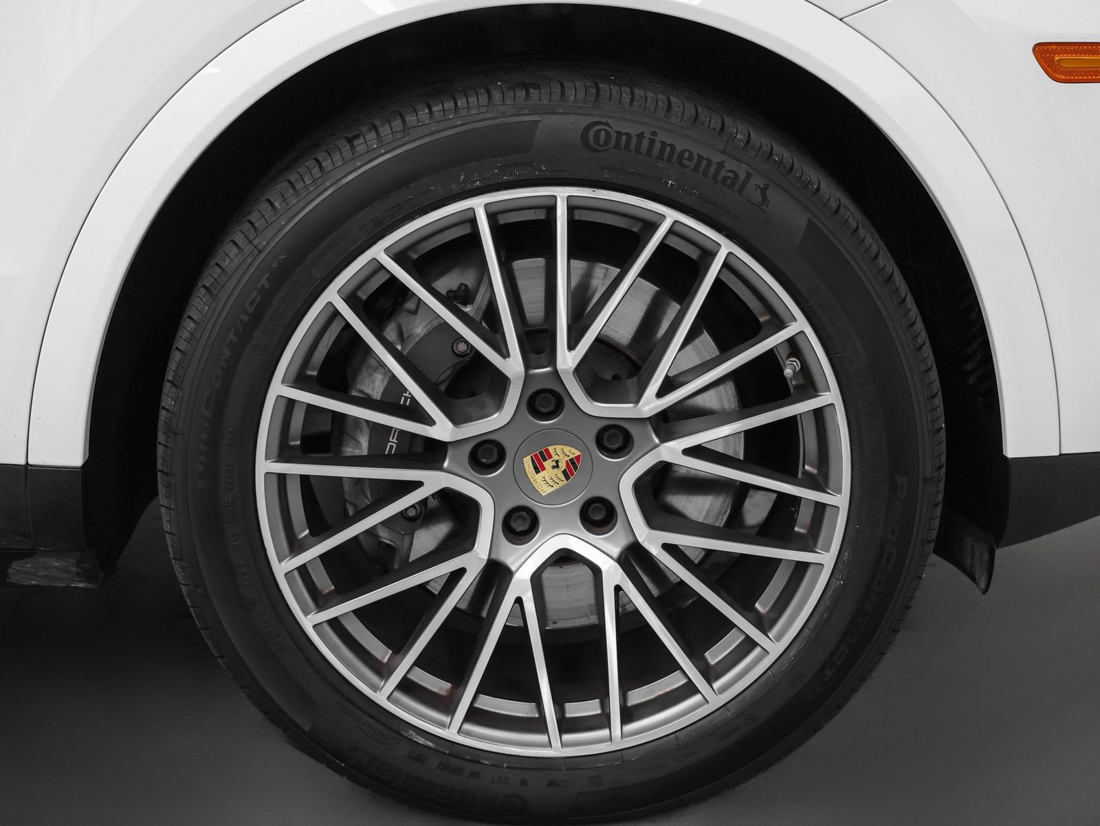 Used 2022 Porsche Cayenne Platinum Edition image 15