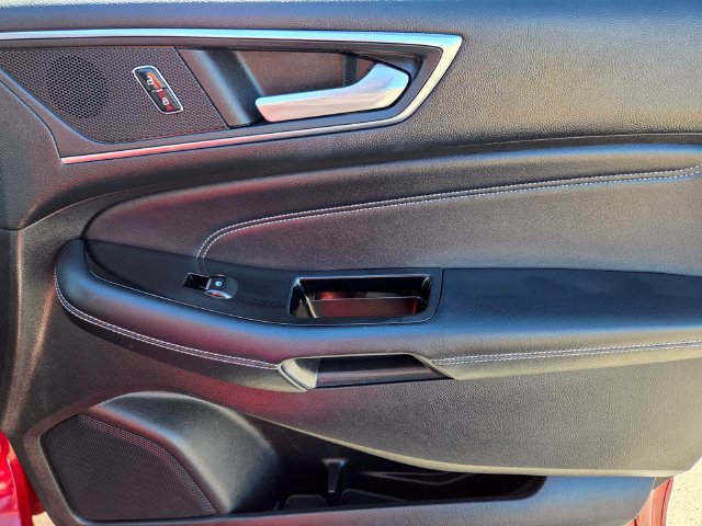 Used 2017 Ford Edge Titanium w/ Technology Package AWD/4WD image 17