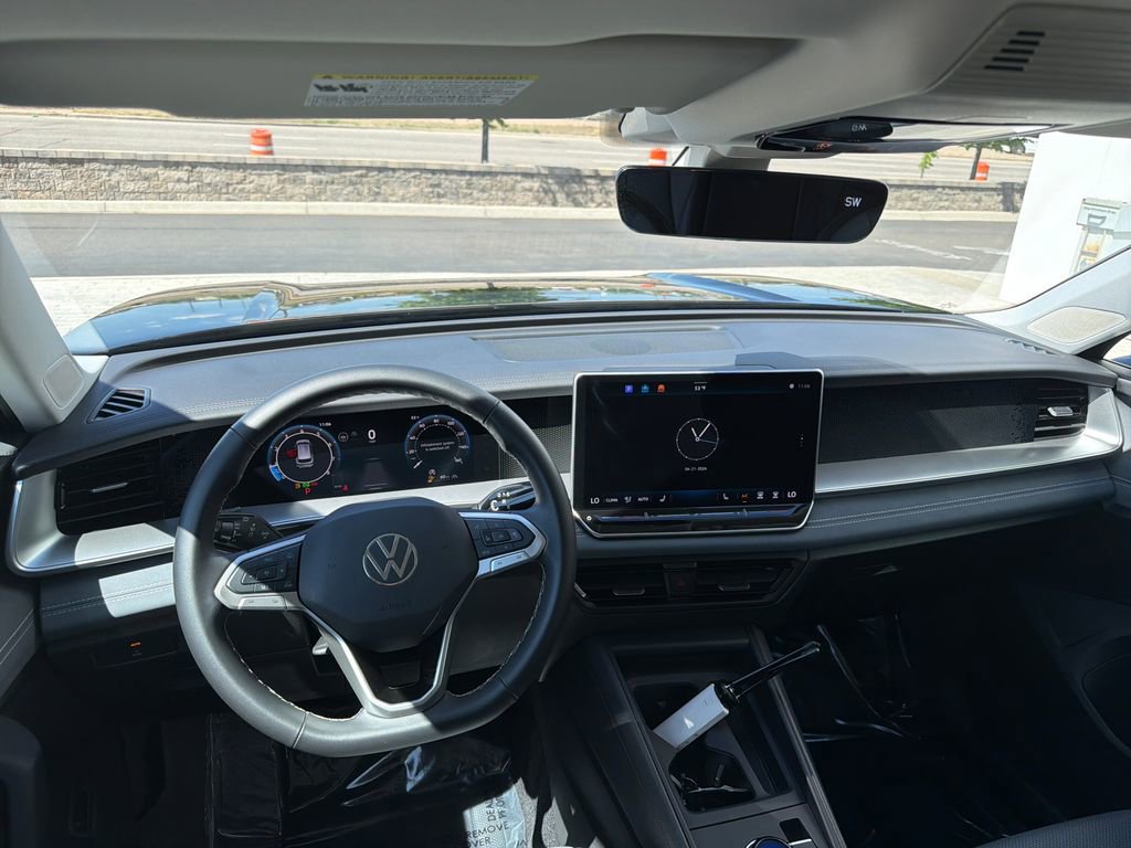 Certified 2025 Volkswagen Tiguan SE AWD/4WD image 15