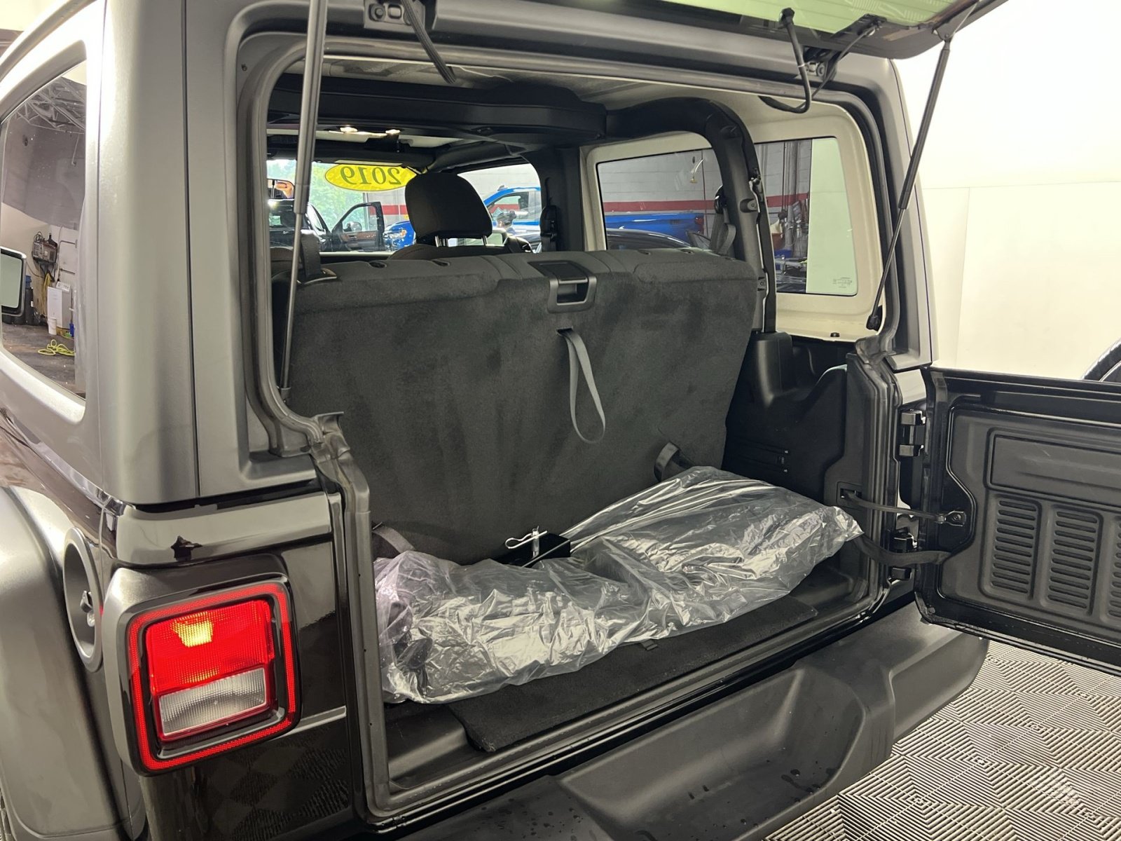 Used 2019 Jeep Wrangler Sport AWD/4WD image 26