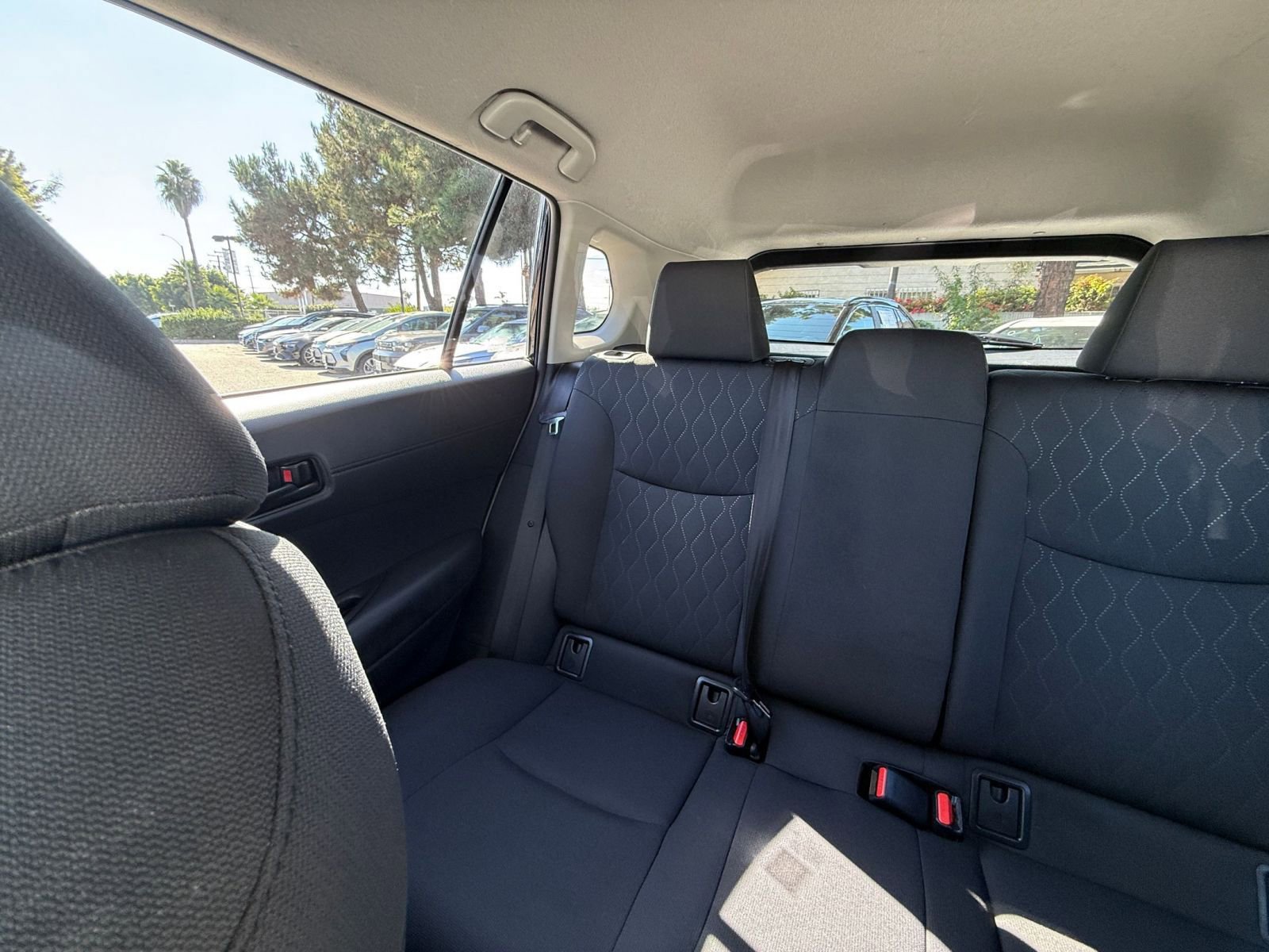 Used 2025 Toyota Corolla Cross LE image 35