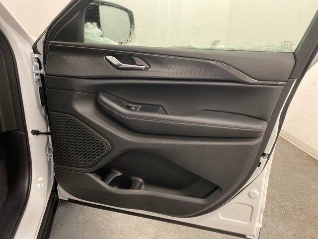 New 2025 Jeep Grand Cherokee Altitude image 25