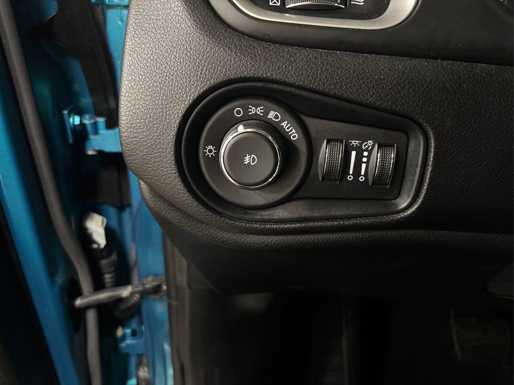 Used 2020 Jeep Renegade Latitude w/ Cold Weather Group image 24