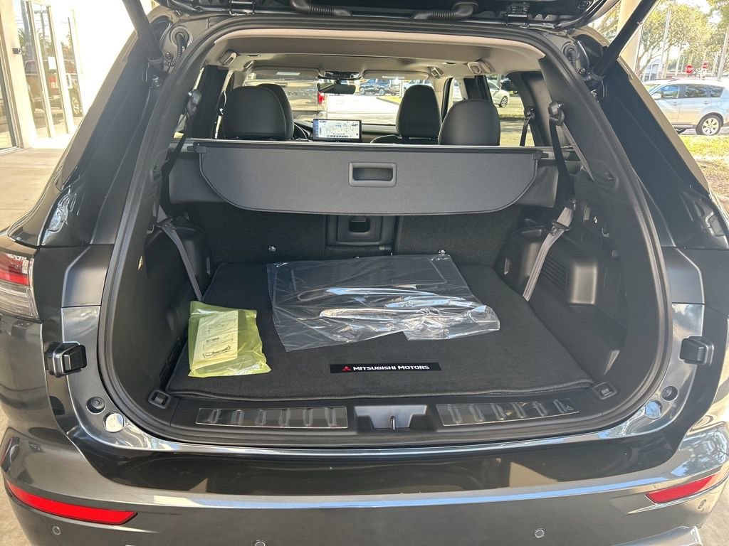 New 2026 Mitsubishi Outlander SE image 33