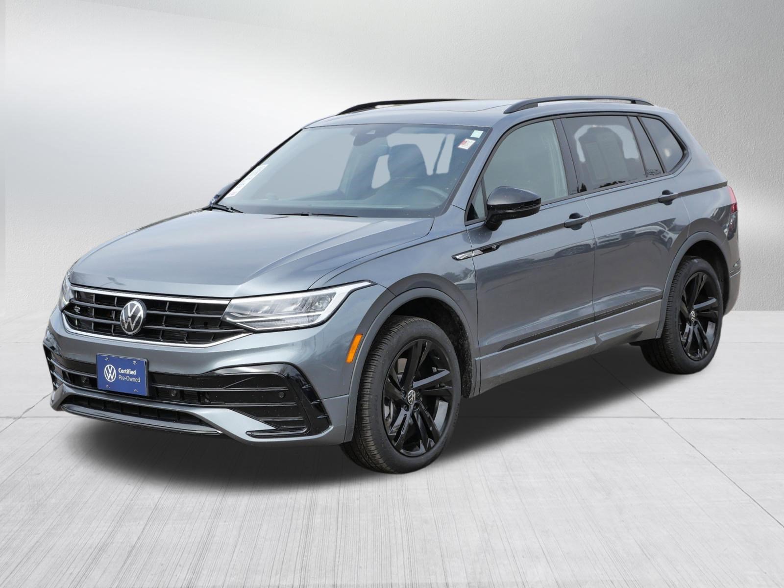 Certified 2024 Volkswagen Tiguan SE R-Line image 3