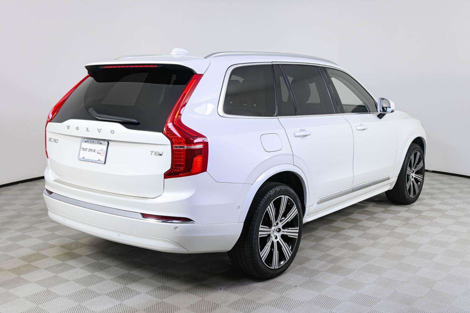 Certified 2025 Volvo XC90 T8 Ultra w/ Protection Package Premier AWD/4WD image 29