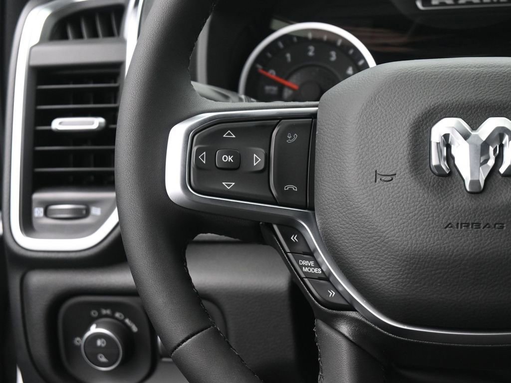 New 2026 RAM 1500 4x4 Crew Cab image 33
