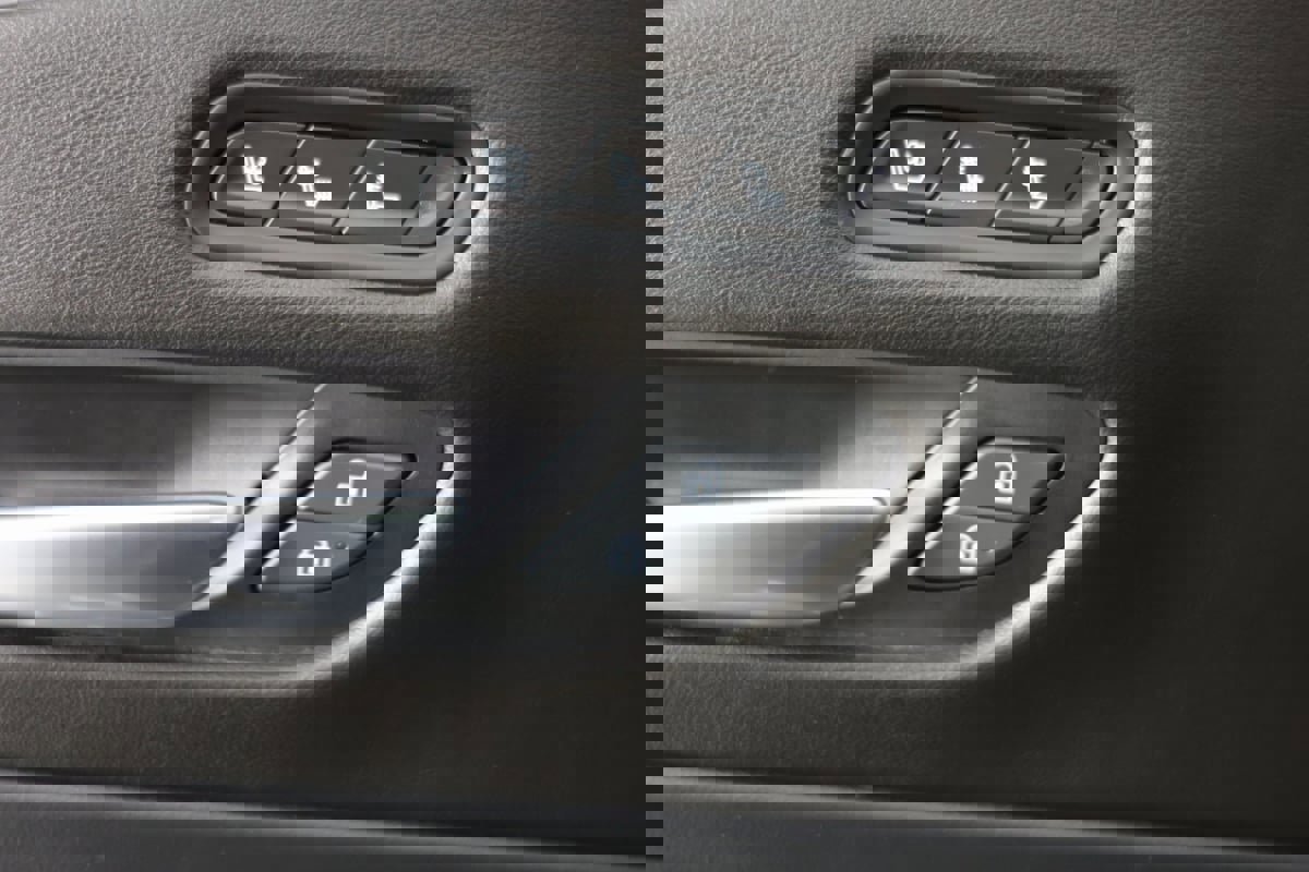 Used 2022 Cadillac Escalade Premium Luxury image 9