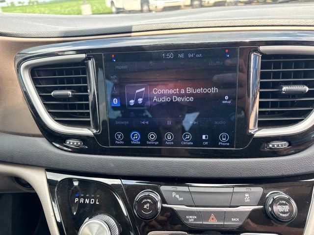 Used 2017 Chrysler Pacifica Touring FWD image 14