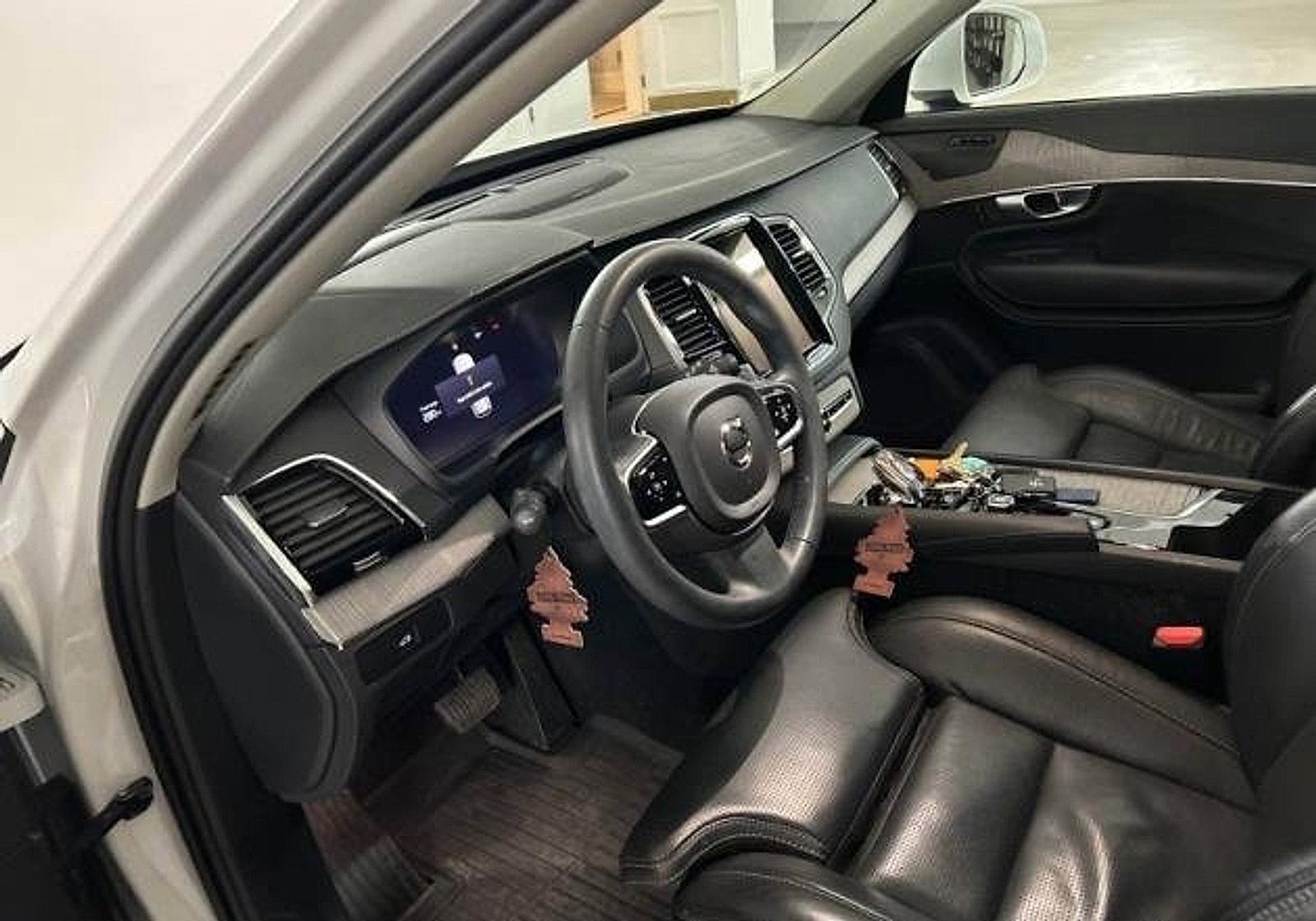 Certified 2024 Volvo XC90 B6 Ultimate w/ Protection Package Premier image 7