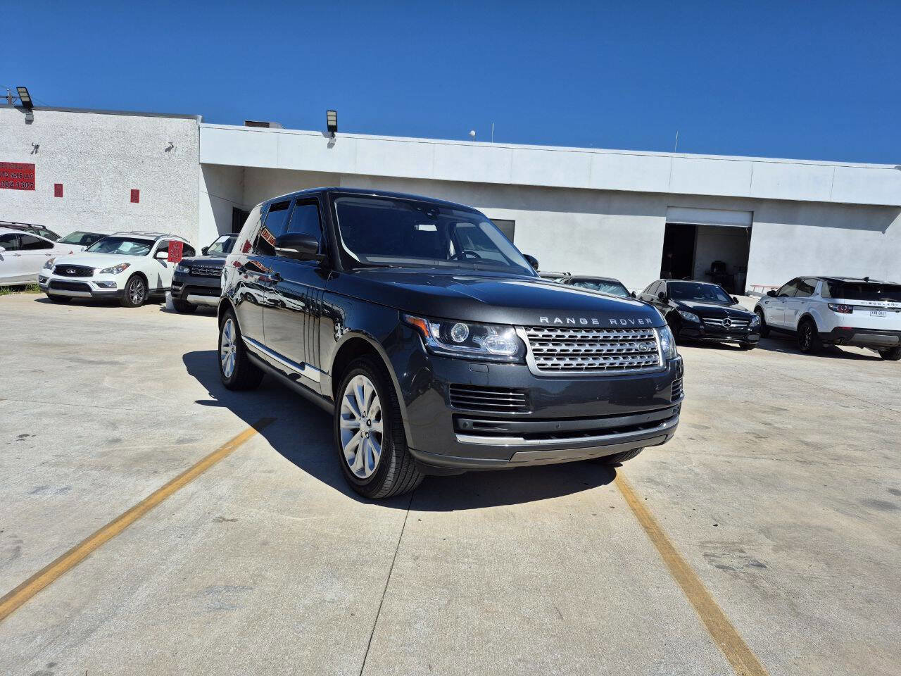 Used 2017 Land Rover Range Rover HSE image 5