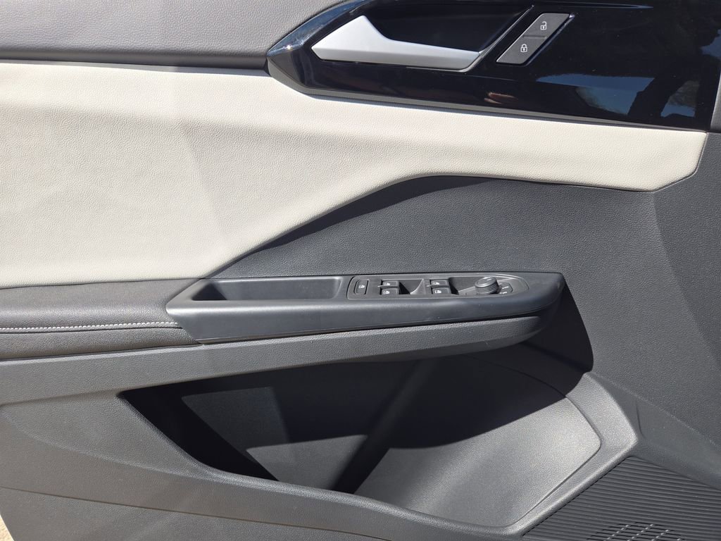 New 2026 Volkswagen Taos S image 17