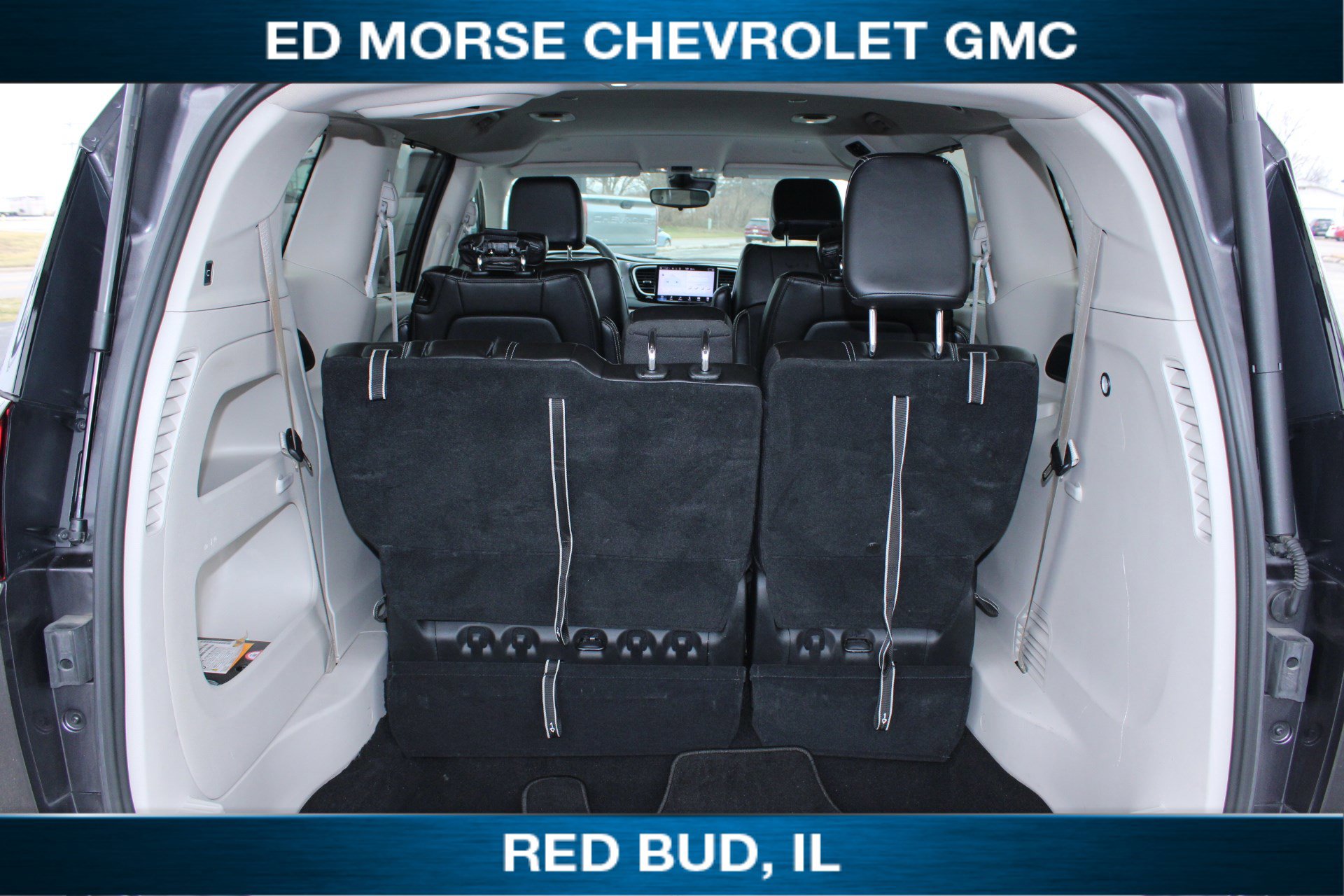 Used 2023 Chrysler Pacifica Touring-L image 16