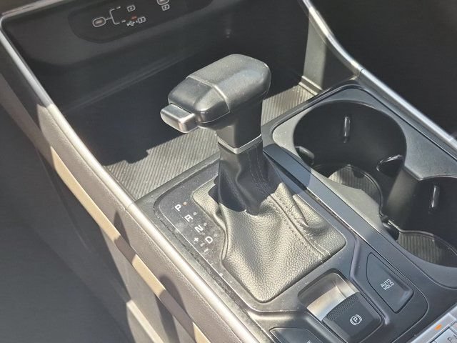 Used 2025 Kia Carnival FWD image 20
