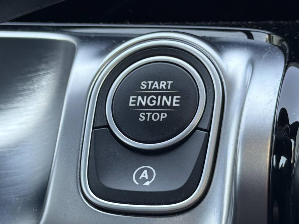 Used 2023 Mercedes-Benz GLB 250 image 25