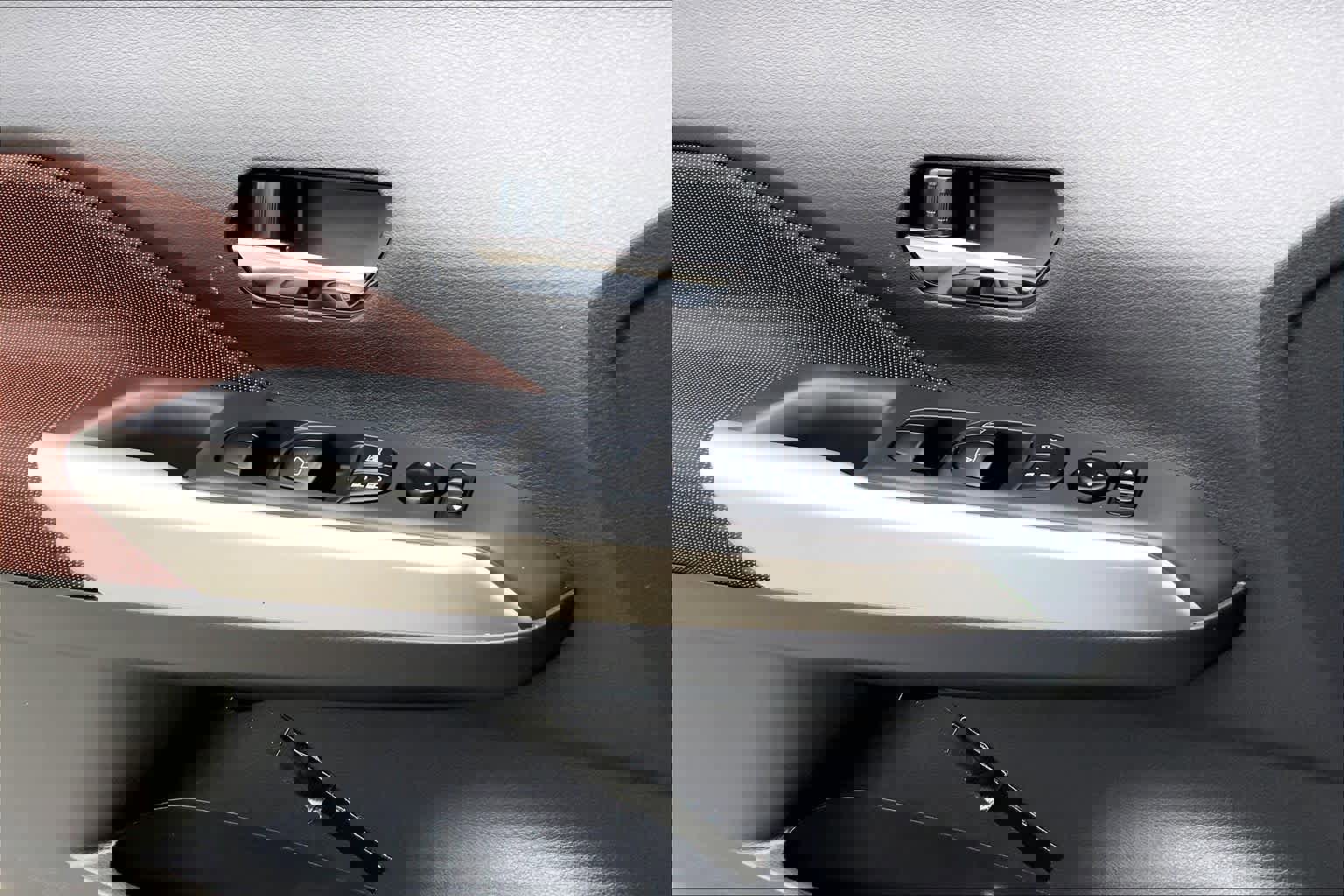 Used 2019 Nissan Kicks SR image 32