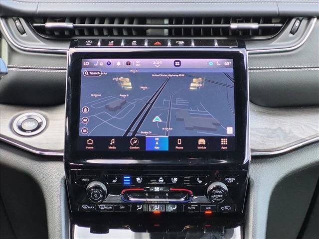 Used 2023 Jeep Grand Cherokee Overland AWD/4WD image 12