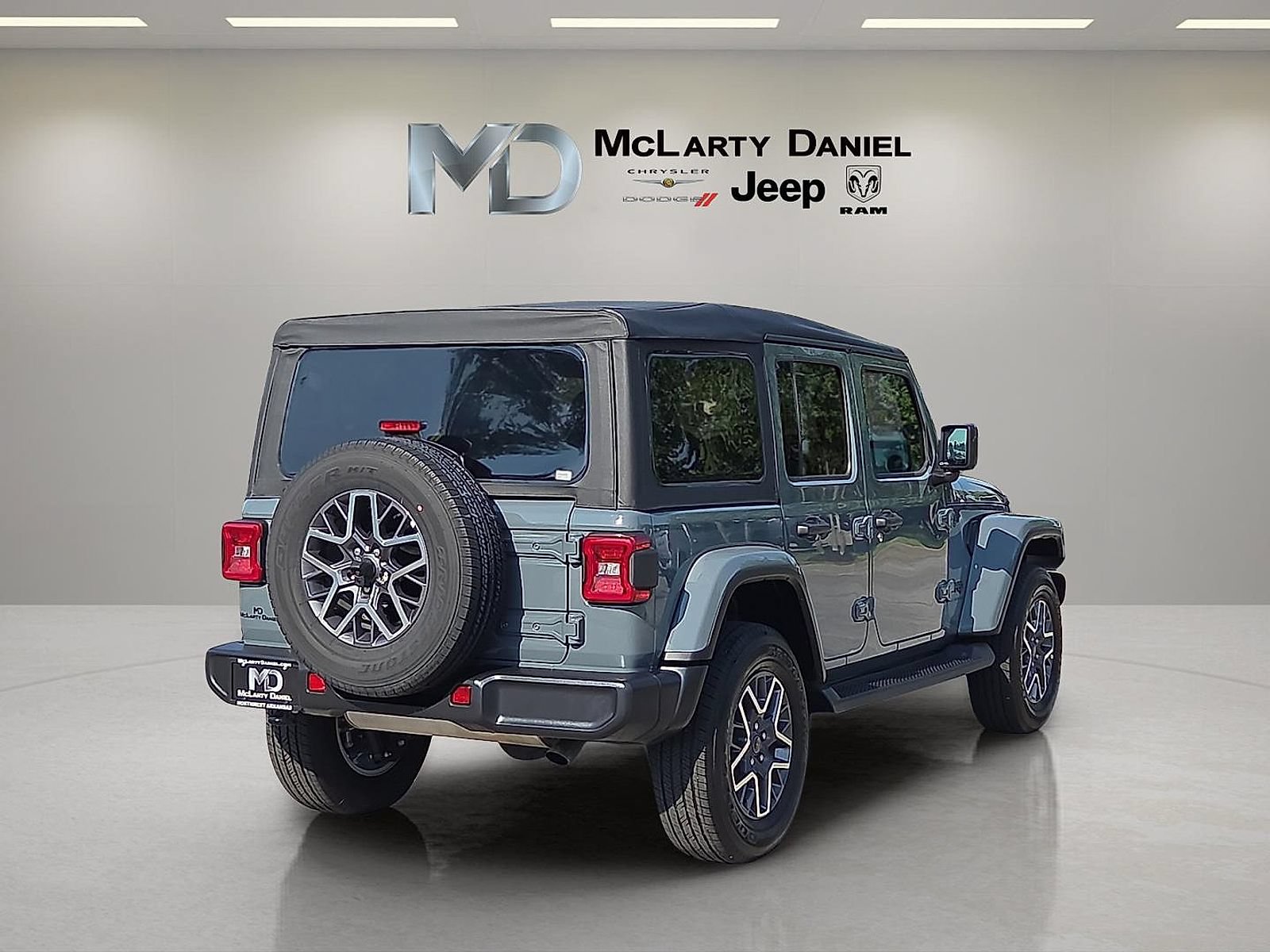 Used 2026 Jeep Wrangler Unlimited Sahara AWD/4WD image 5