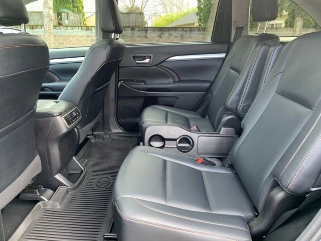 Used 2018 Toyota Highlander XLE image 16