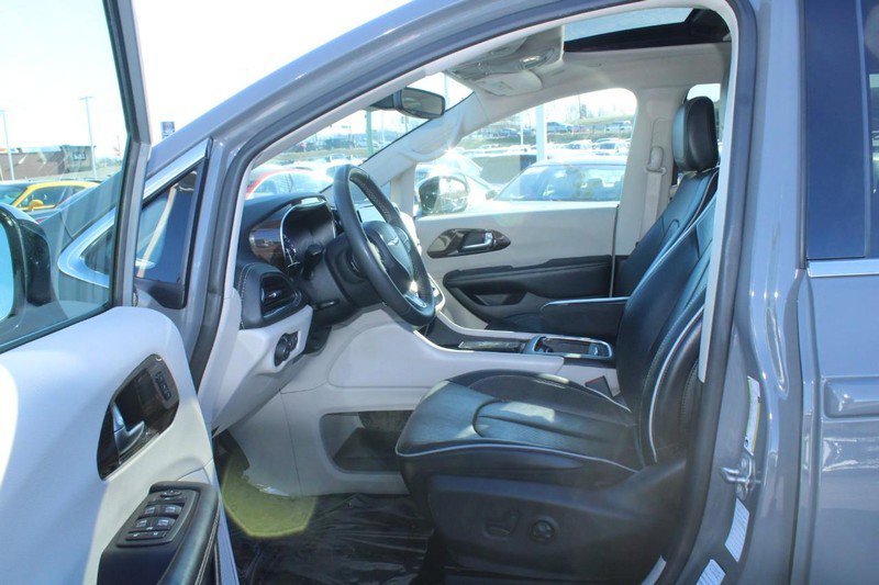 Used 2023 Chrysler Pacifica Limited image 9