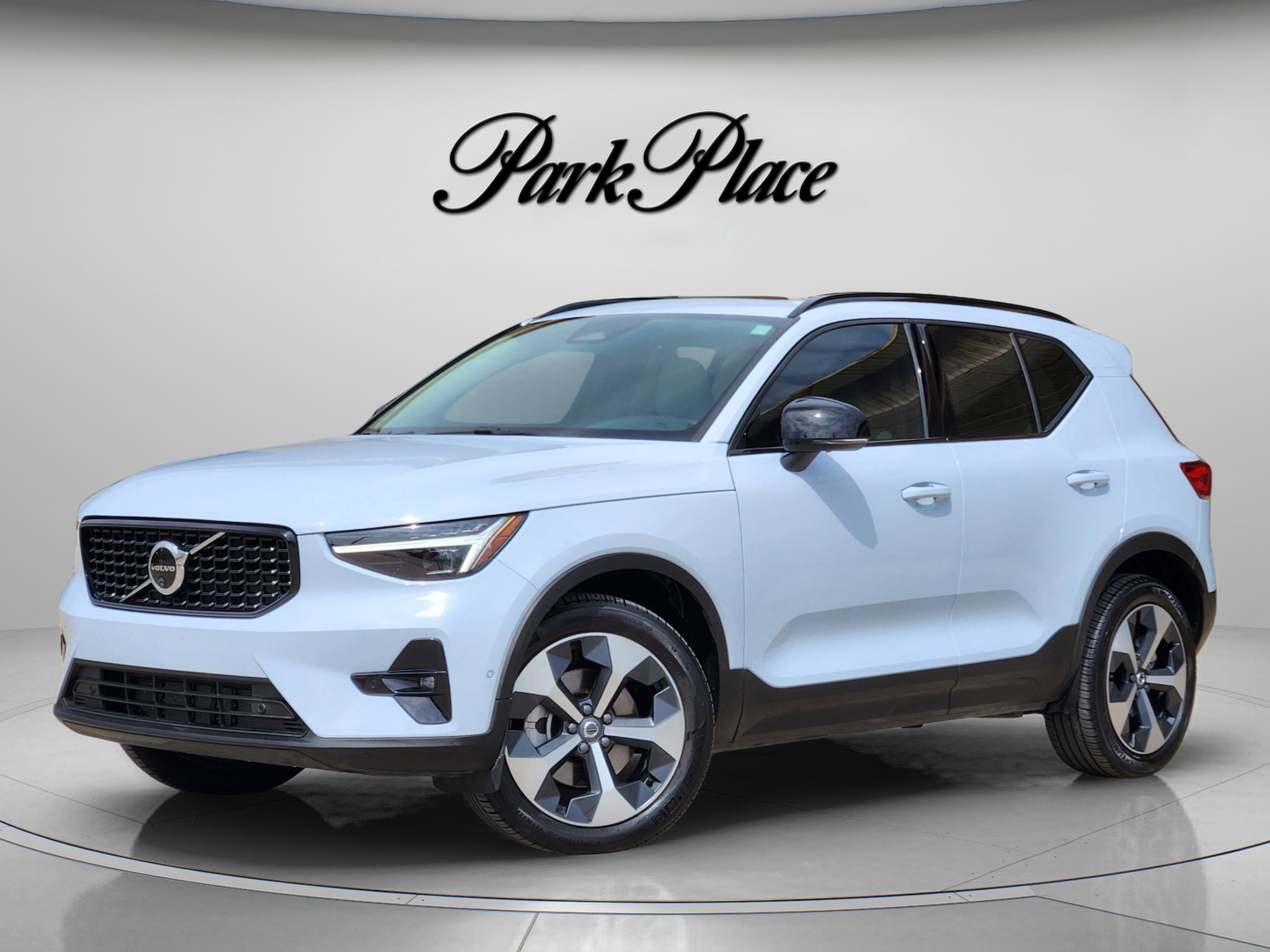 Used 2026 Volvo XC40 B5 Plus w/ Protection Package Premier AWD/4WD image 1
