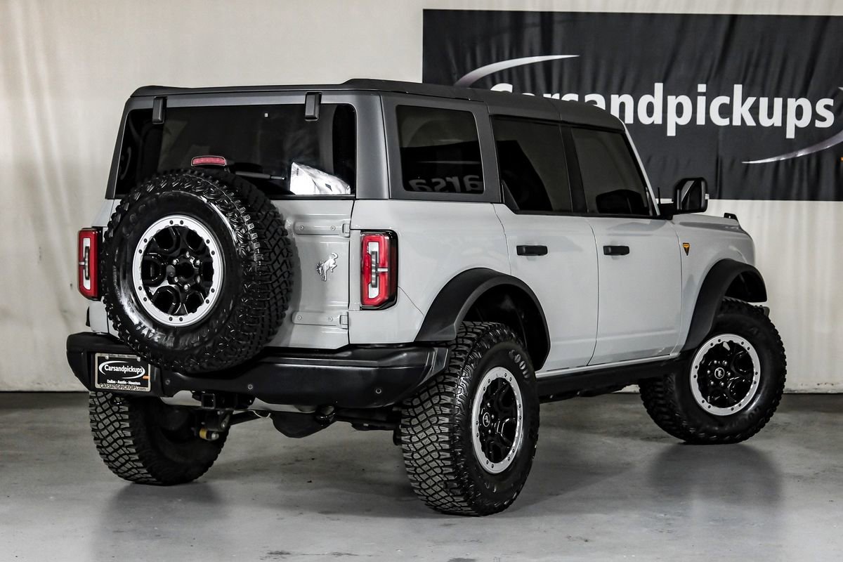 Used 2024 Ford Bronco Badlands image 9