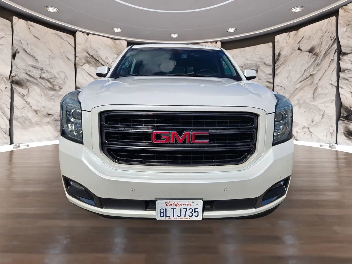 Used 2019 GMC Yukon SLT w/ Graphite Performance Edition image 2