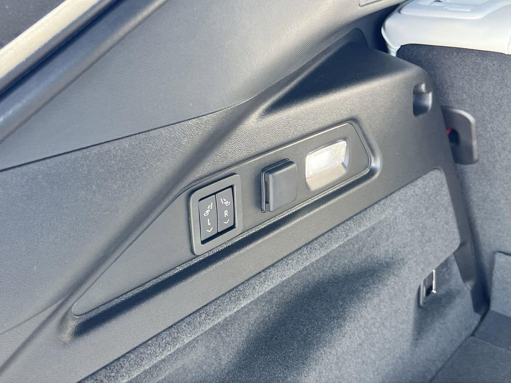 New 2025 Cadillac Lyriq Sport image 32