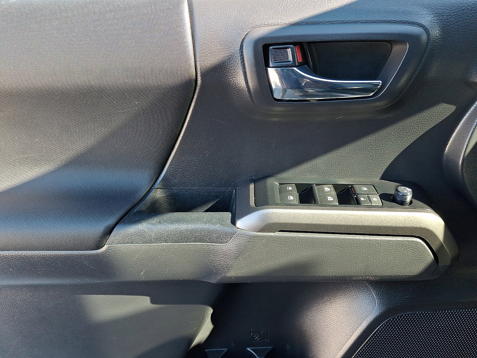 Used 2022 Toyota Tacoma TRD Off-Road image 11