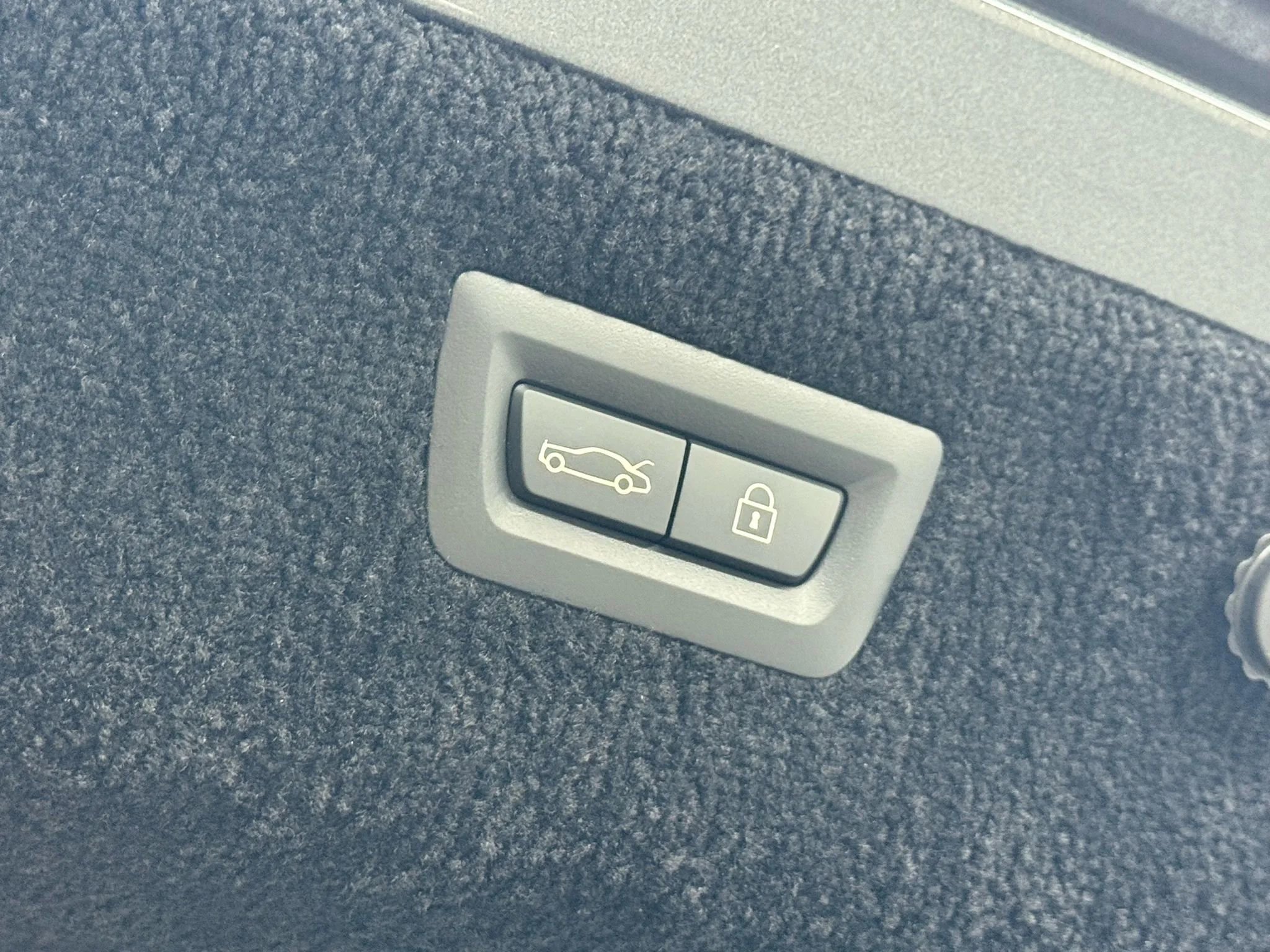 Used 2025 Rolls-Royce Spectre image 48