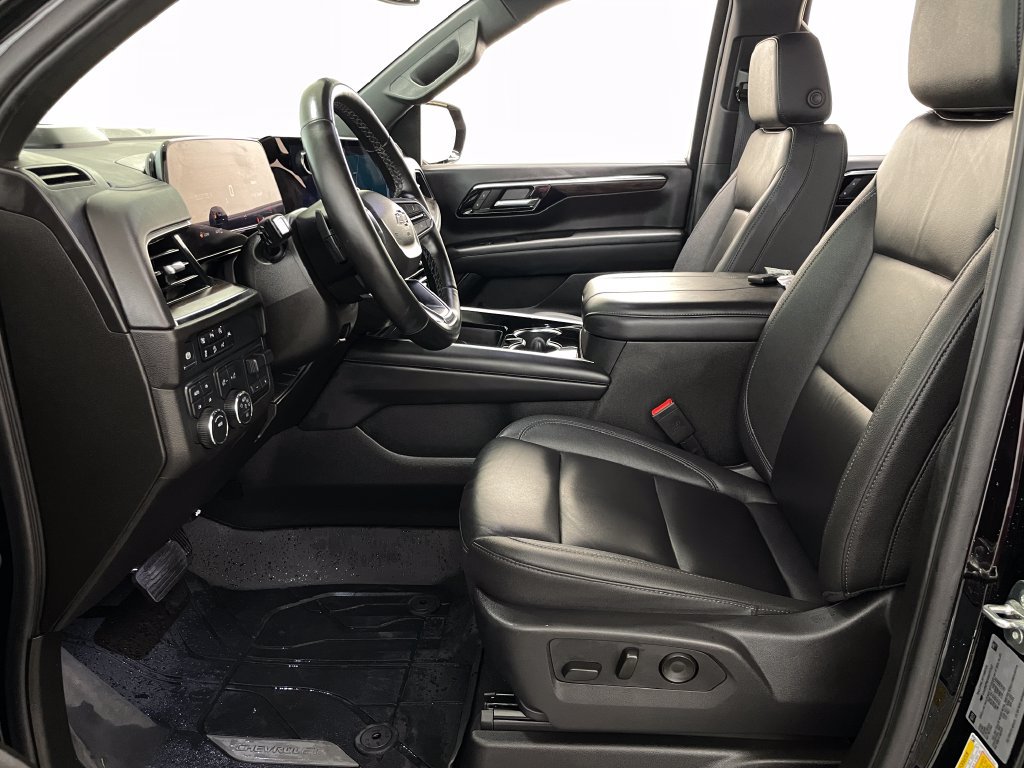 Used 2025 Chevrolet Tahoe Z71 w/ Comfort Package AWD/4WD image 8