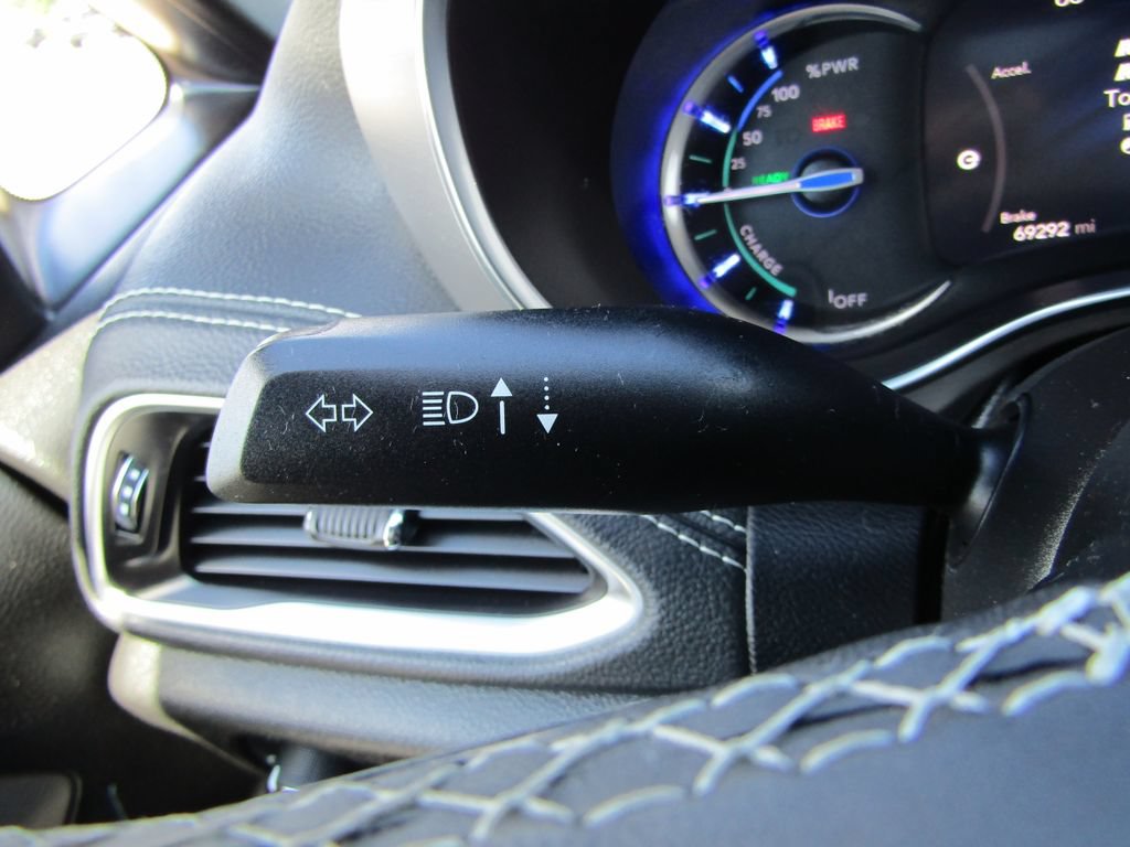 Used 2022 Chrysler Pacifica Limited w/ Uconnect Theater Family Group FWD image 33
