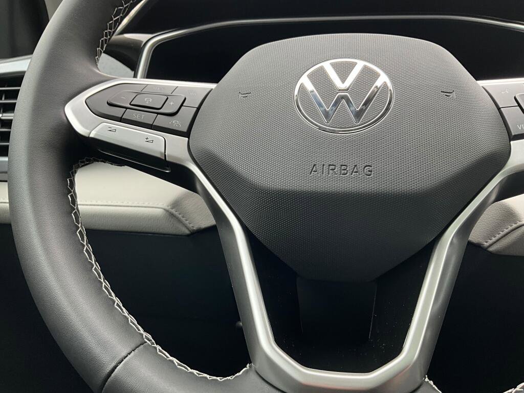New 2026 Volkswagen Taos SEL image 23