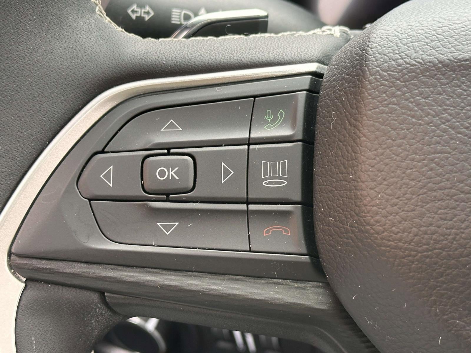 Certified 2023 Jeep Grand Cherokee Altitude image 23