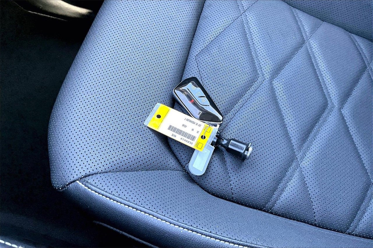 Used 2024 Volkswagen Atlas SE image 31