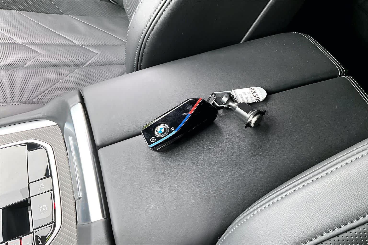 Used 2024 BMW XM AWD/4WD image 28