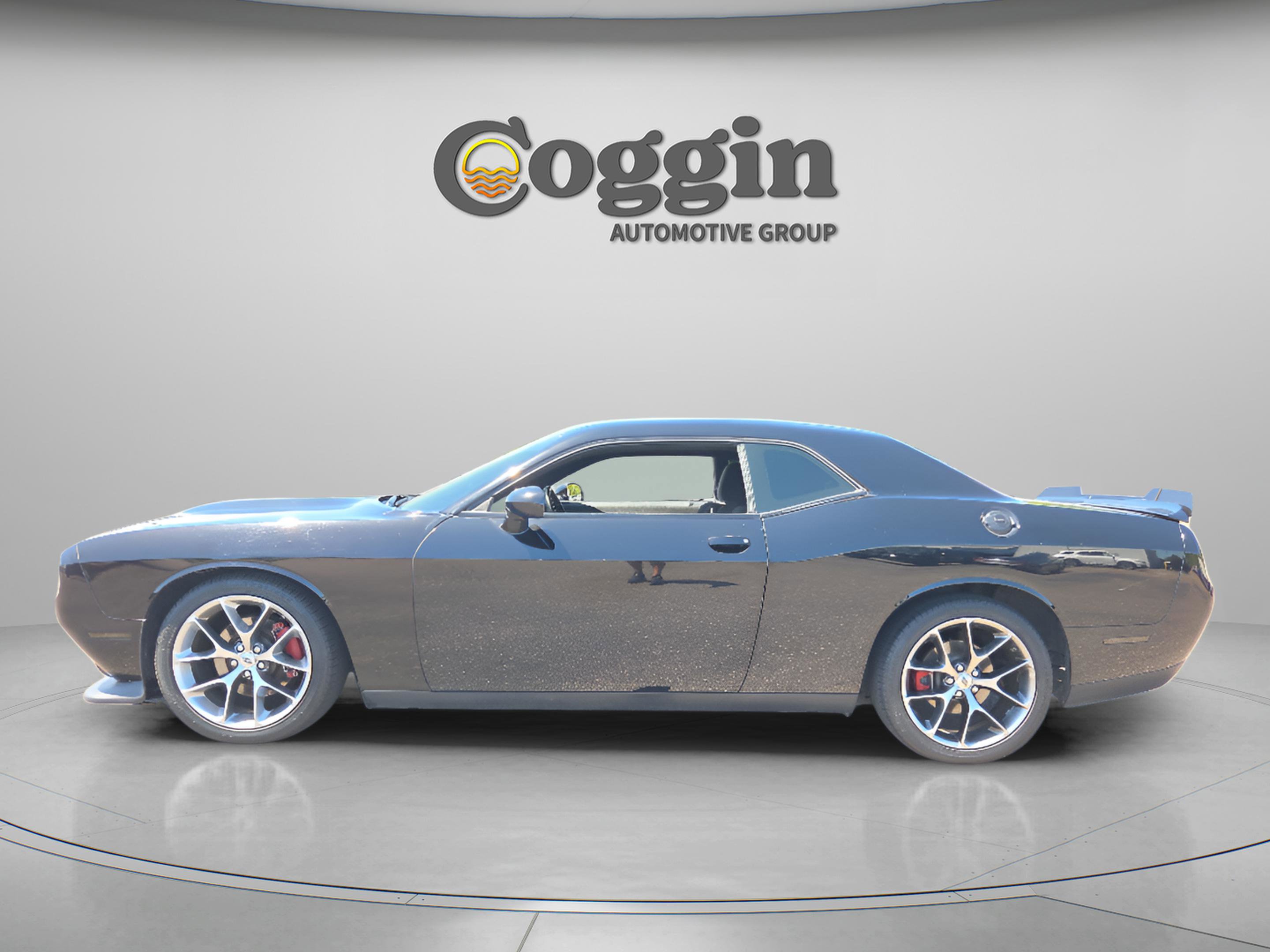 Used 2022 Dodge Challenger GT image 2