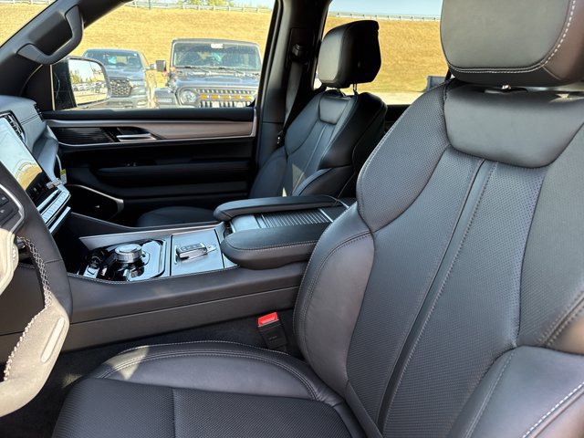 New 2026 Jeep Grand Wagoneer Limited AWD/4WD image 7