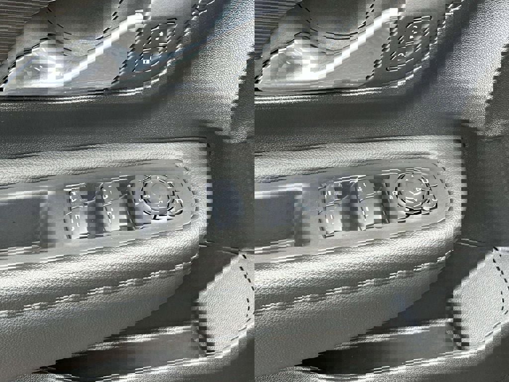 Used 2024 GMC Terrain SLE image 17