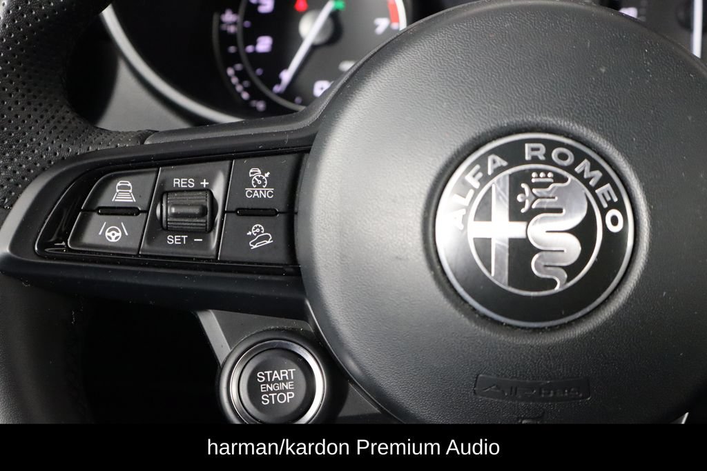 Used 2023 Alfa Romeo Stelvio Ti AWD/4WD image 8