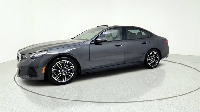 Used 2026 BMW 530i w/ M Sport Package RWD image 4