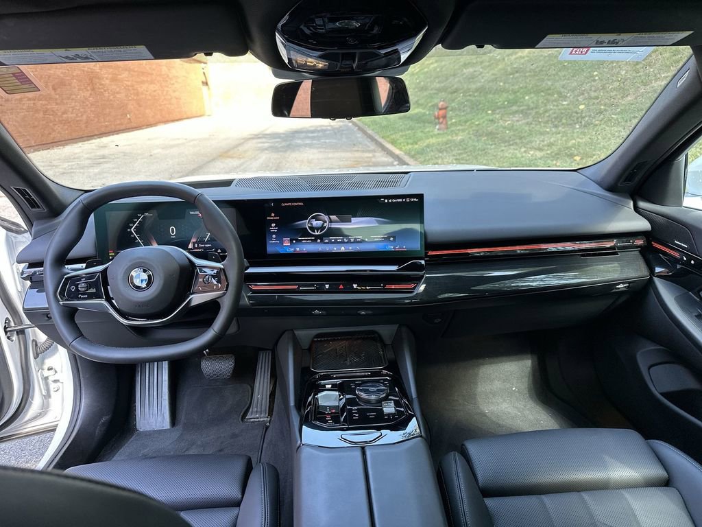 Used 2025 BMW 530i xDrive w/ Premium Package image 26