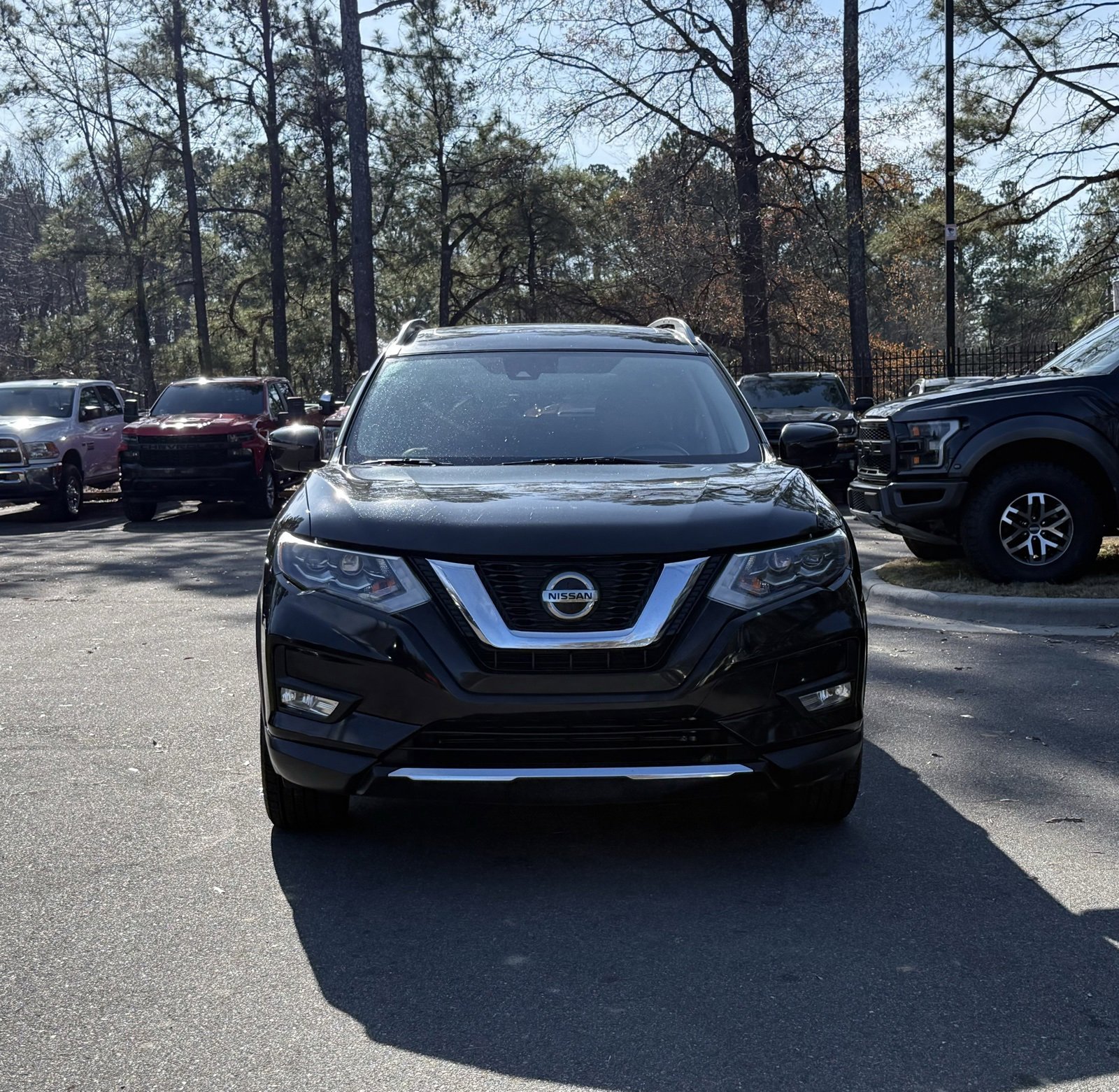 Used 2018 Nissan Rogue SL w/ Premium Package image 2