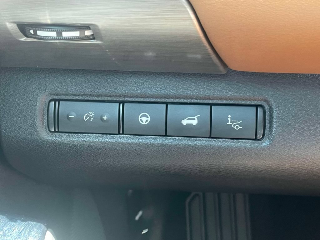Used 2025 Nissan Pathfinder Platinum FWD image 22