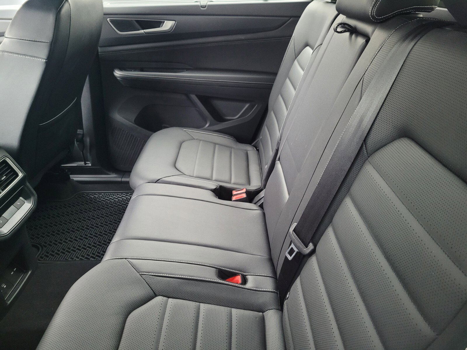 Used 2024 Volkswagen Atlas Cross Sport SEL R-Line image 5