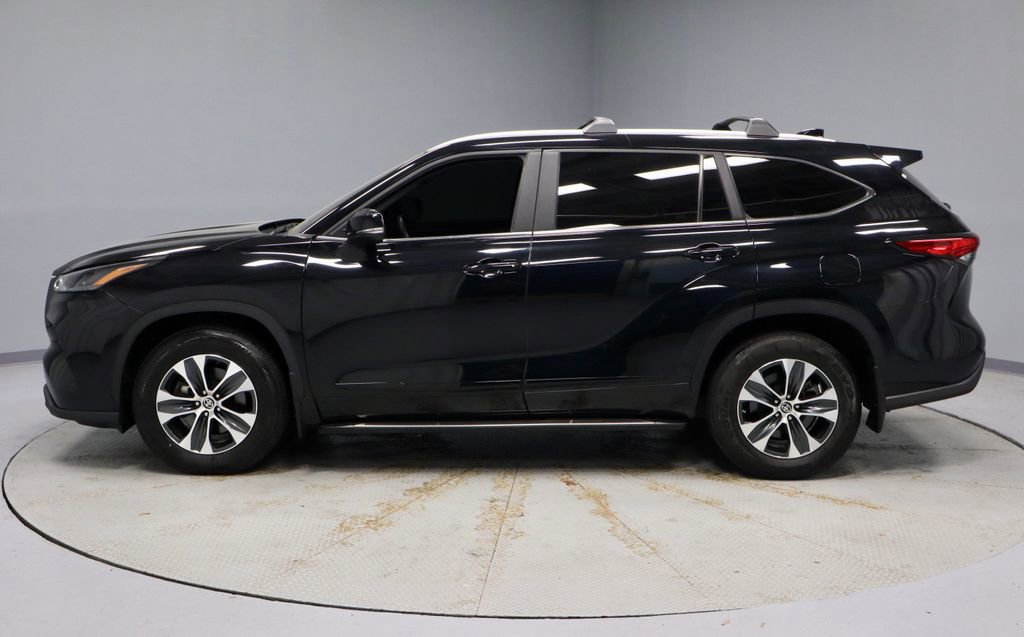 Used 2023 Toyota Highlander XLE AWD/4WD image 8